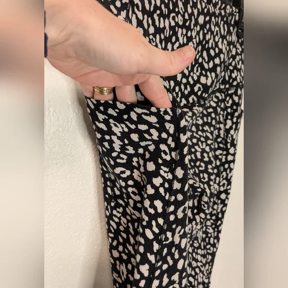 Athleta Black and White Animal Print High-Rise 7/8 Leggings - Picture 6 of 7